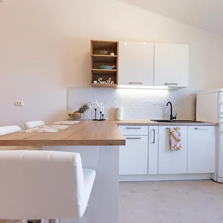 Apratman Mares Apartment Razanj