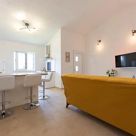 Apratman Mares דירה