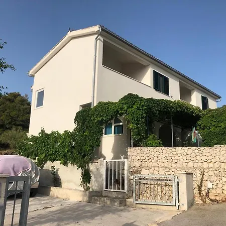 Apratman Mares דירה