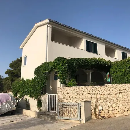 Apratman Mares Razanj