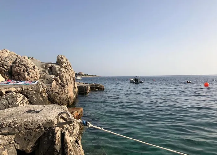 Apratman Mares شقة *